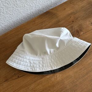 Lululemon reversible bucket hat cream/army green
